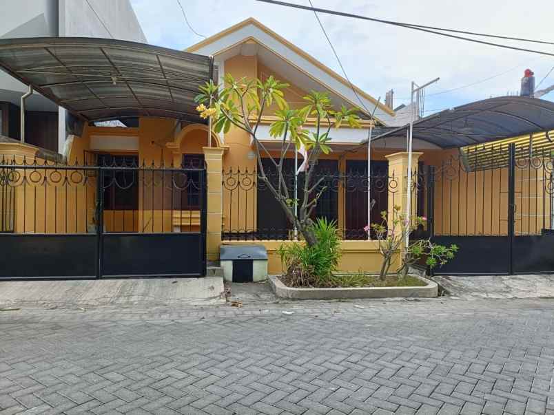 rumah 1 lantai di sutorejo row jalan 2 mobil min 2 th