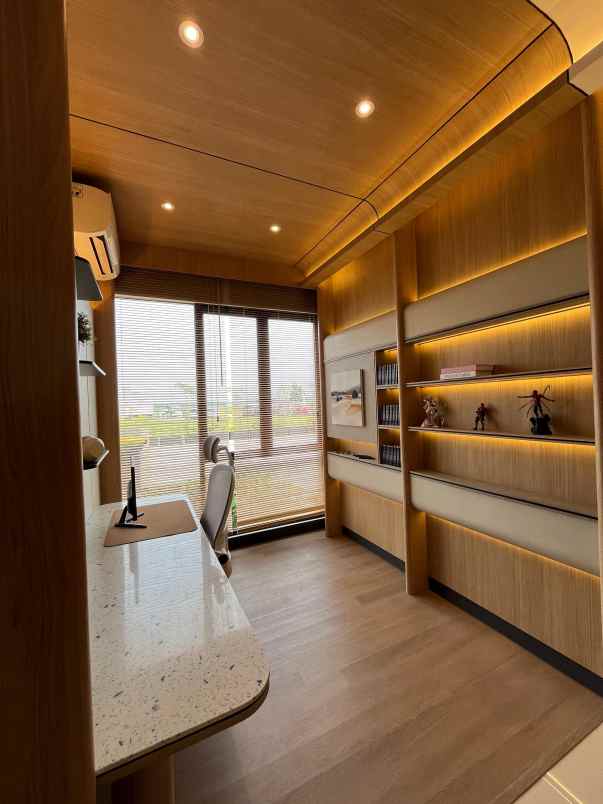 rumah 1m an persis samping bandara