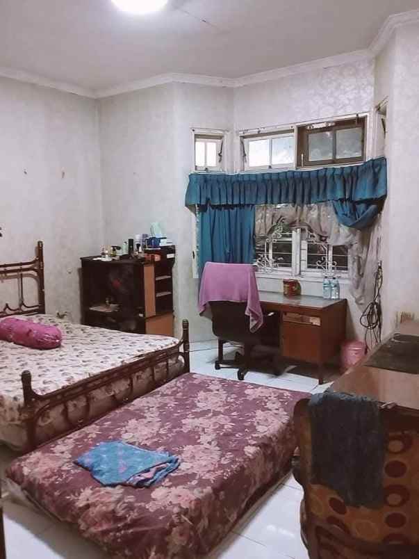 rumah 2 5 lantai di kemanggisan ilir jkt barat