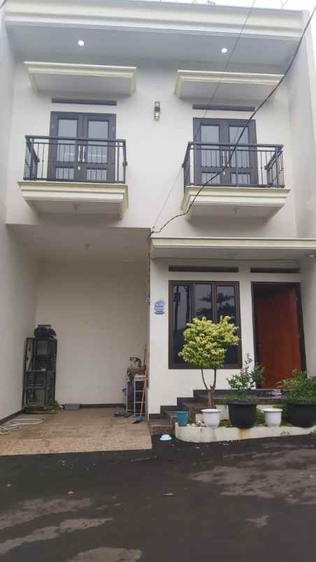 rumah 2 lantai 900 jt an di jln rtm klapa 2 depok