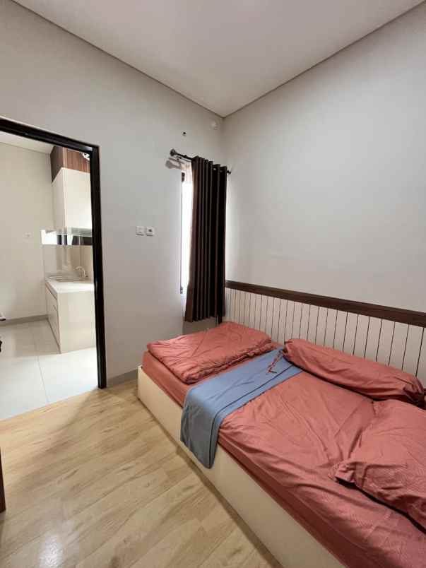 rumah 2 lantai di pamulang barat dekat toll bsd