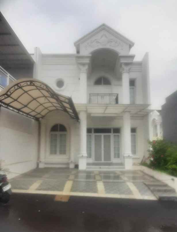 rumah 2 lantai ready siap huni full furnished 100 baru