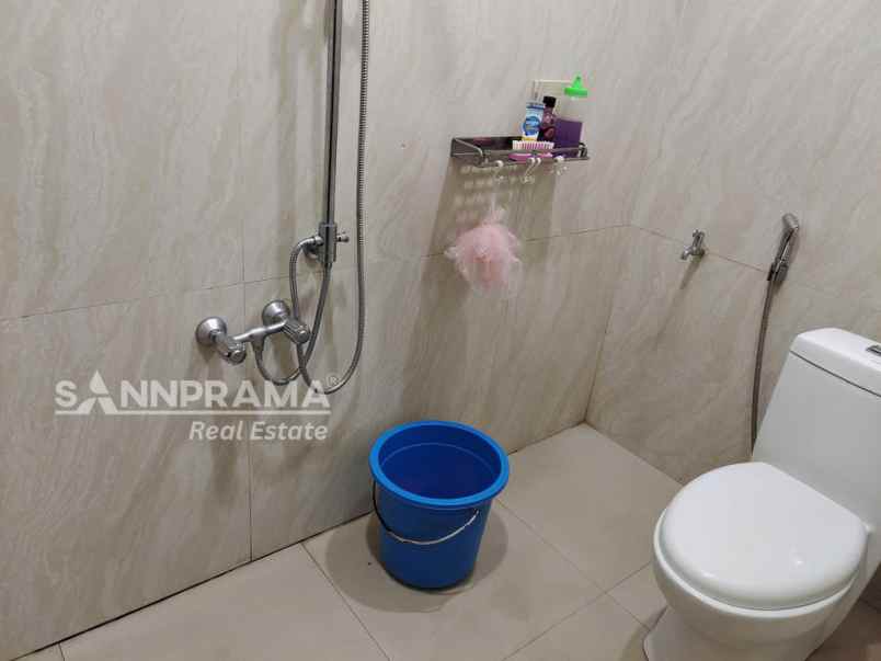 rumah 3 lantai jalan lebar dalam cluster gdc depok ph