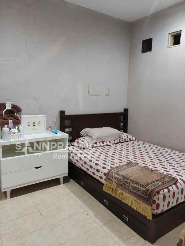 rumah 3 lantai jalan lebar dalam cluster gdc depok ph