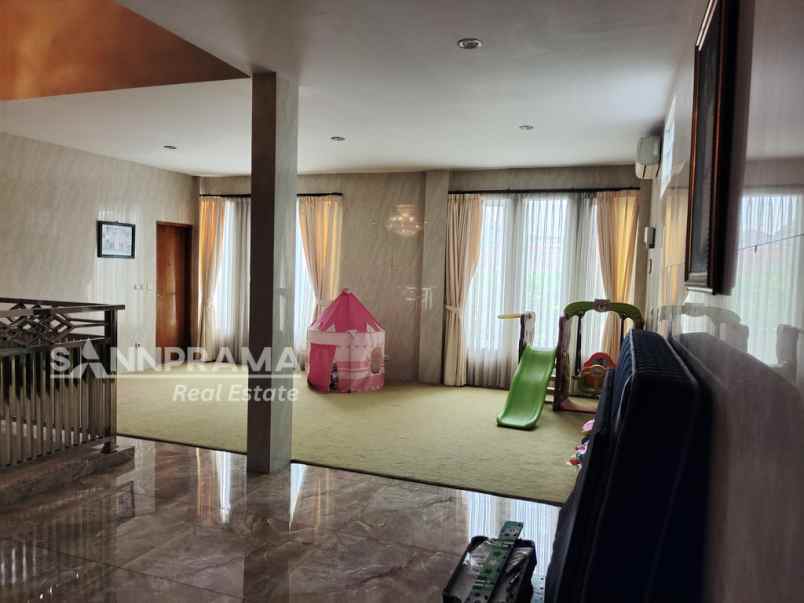 rumah 3 lantai jalan lebar dalam cluster gdc depok ph