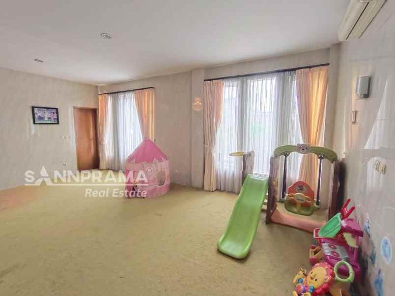 rumah 3 lantai jalan lebar dalam cluster gdc depok ph