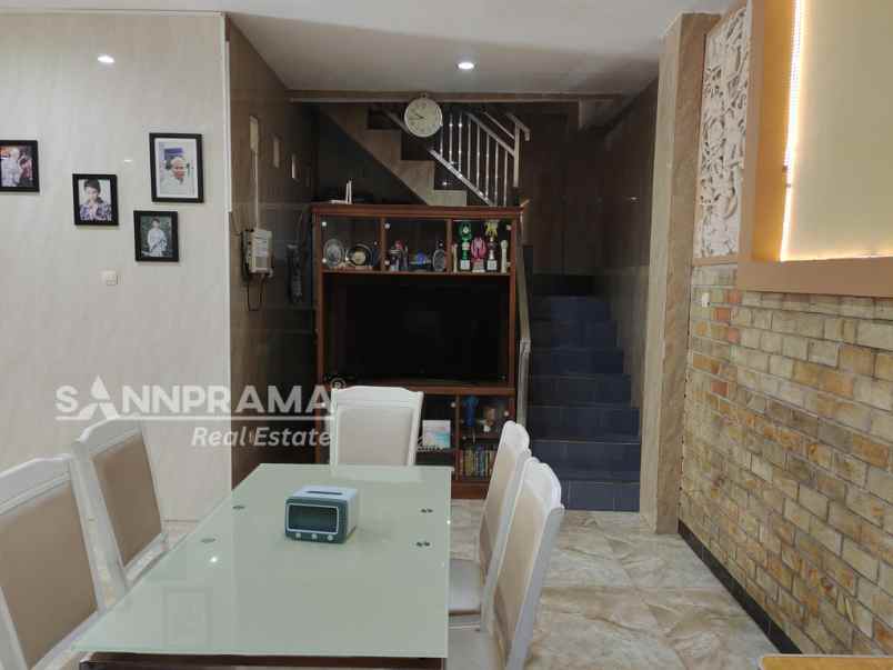 rumah 3 lantai jalan lebar dalam cluster gdc depok ph