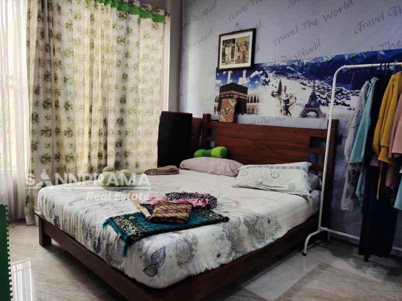 rumah 3 lantai jalan lebar dalam cluster gdc depok ph