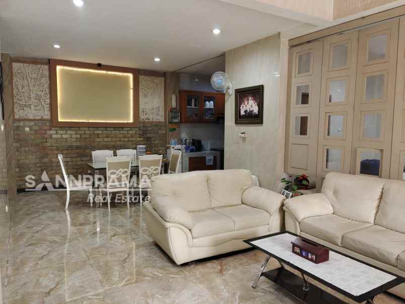 rumah 3 lantai jalan lebar dalam cluster gdc depok ph