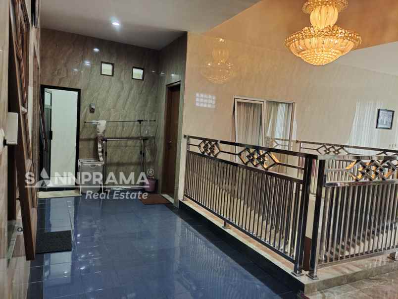 rumah 3 lantai jalan lebar dalam cluster gdc depok ph