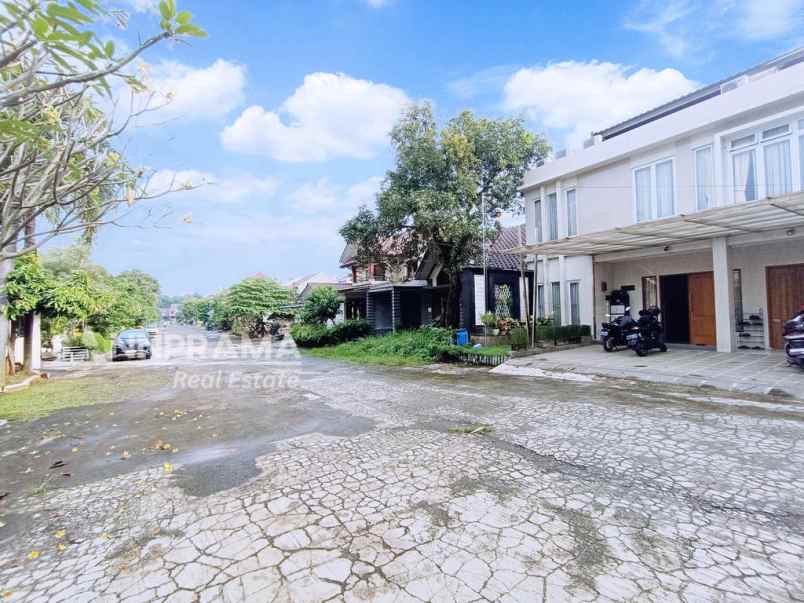 rumah 3 lantai jalan lebar dalam cluster gdc depok ph