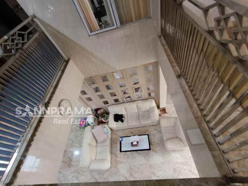 rumah 3 lantai jalan lebar dalam cluster gdc depok ph