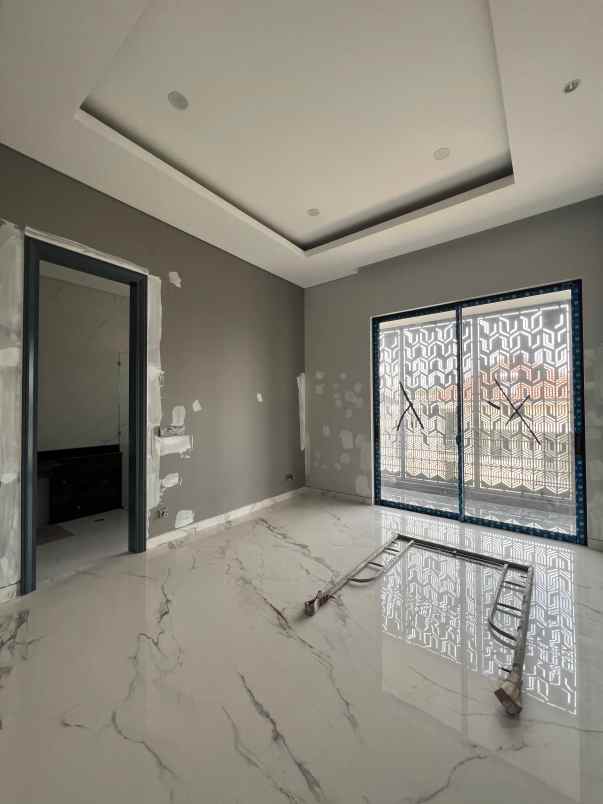 rumah 3 lantai waterfront selangkah dari cbd citraland