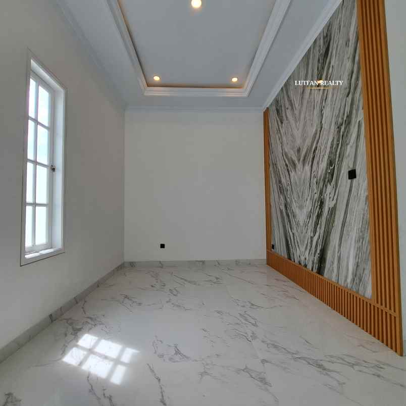 rumah american classic dekat stasiun lenteng agung