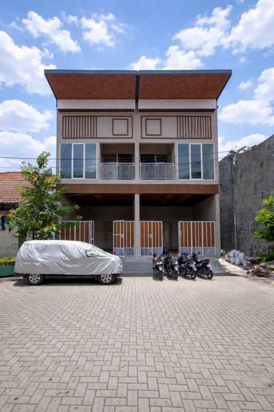 rumah babatan pilang wiyung new minimalis row 2 mobil