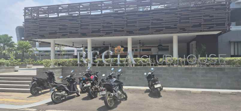 rumah baru depan clubhouse di regia summarecon bekasi