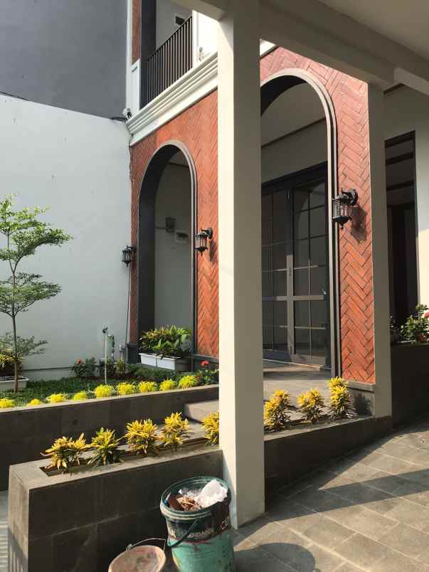rumah baru elegan di cempaka putih barat jakarta pusat