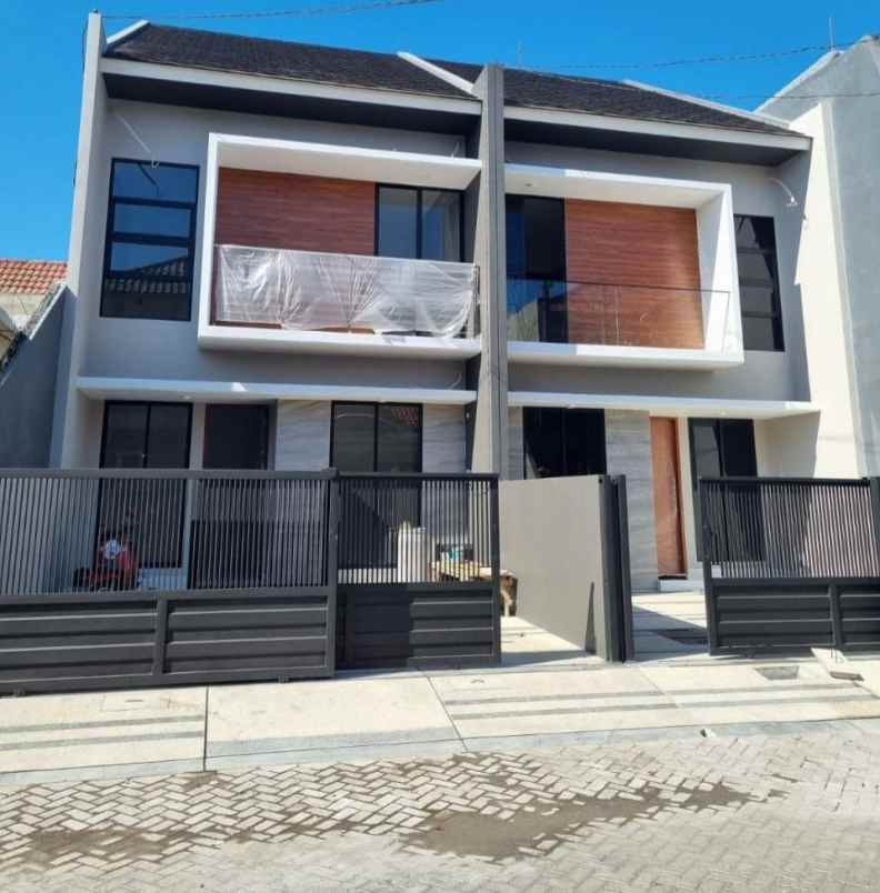 rumah baru gress lokasi kutisari indah surabaya