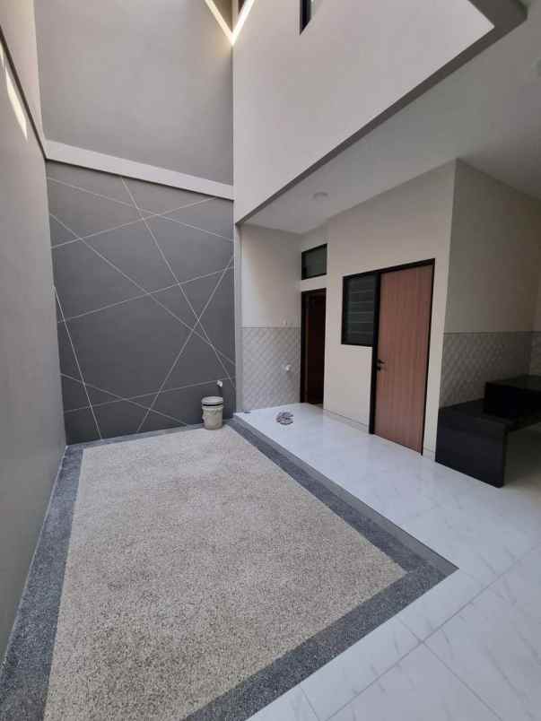 rumah baru gress lokasi kutisari indah surabaya