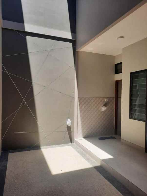 rumah baru gress lokasi kutisari indah surabaya