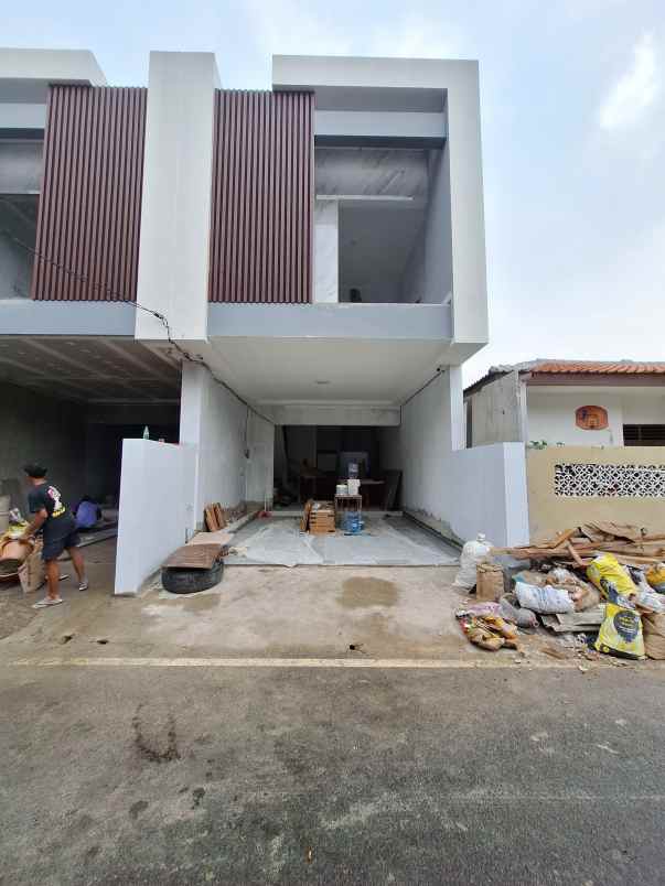 rumah baru tahap finishing di sumur batu jakpus