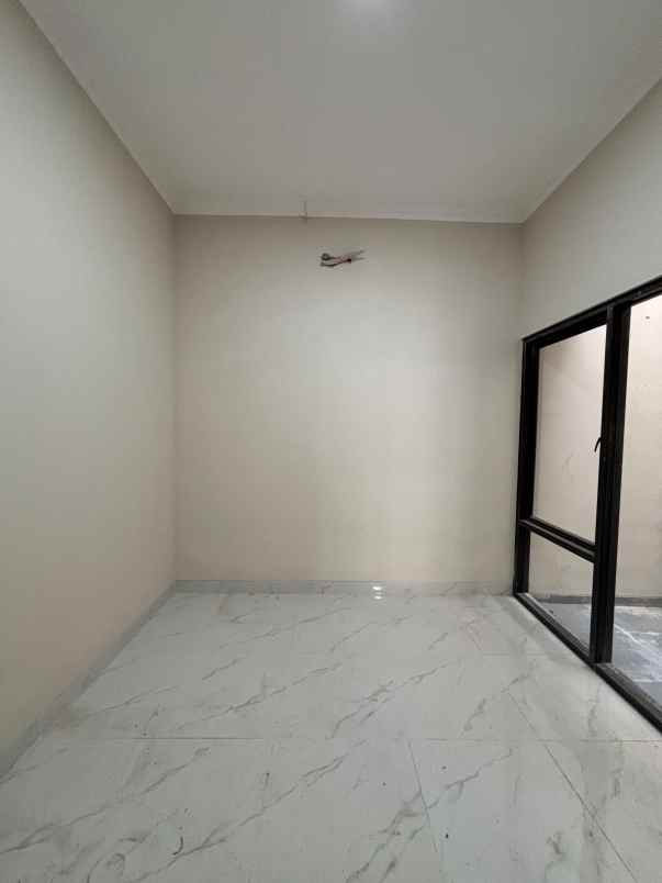 rumah baru tahap finishing di sumur batu jakpus