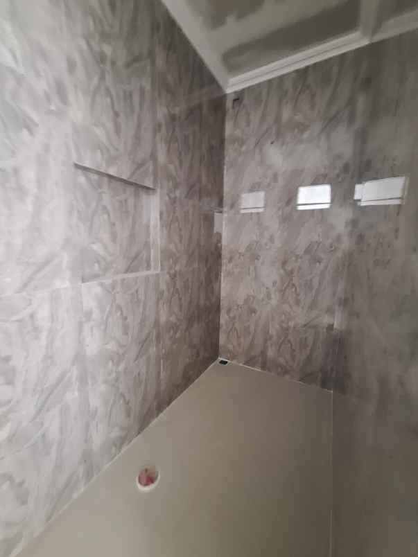 rumah baru tahap finishing di sumur batu jakpus