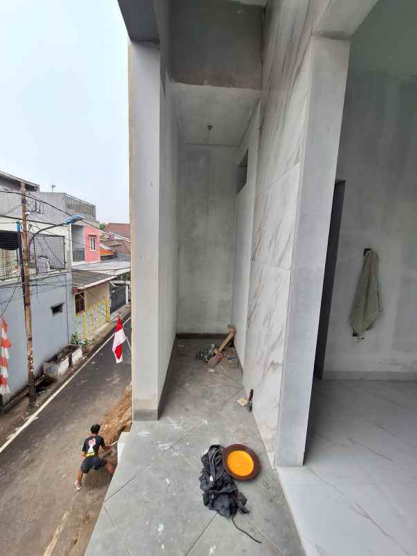 rumah baru tahap finishing di sumur batu jakpus