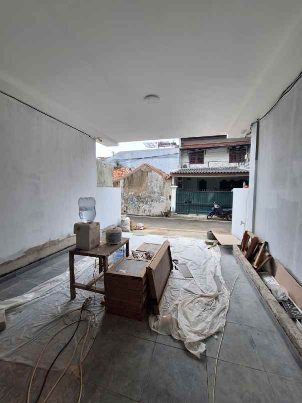 rumah baru tahap finishing di sumur batu jakpus