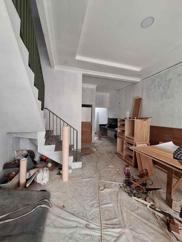 rumah baru tahap finishing di sumur batu jakpus