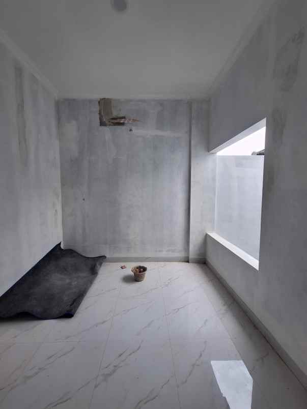 rumah baru tahap finishing di sumur batu jakpus
