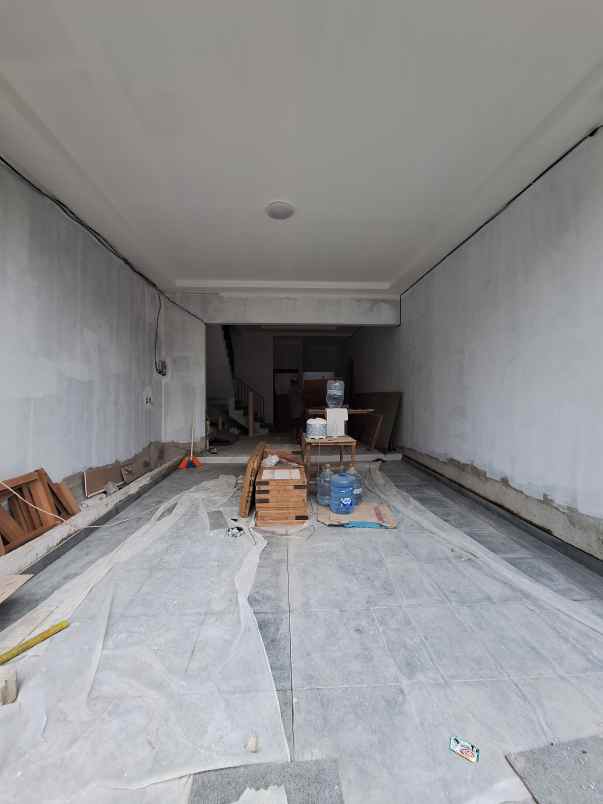 rumah baru tahap finishing di sumur batu jakpus