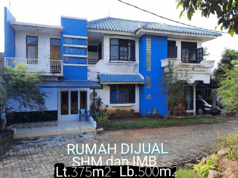 rumah besar lokasi strategis siap huni investasi