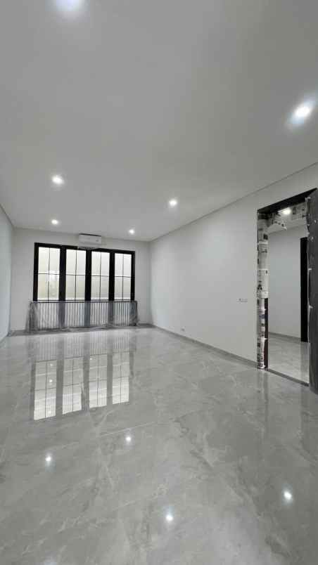 rumah besar minimalis pakuwon city grand island