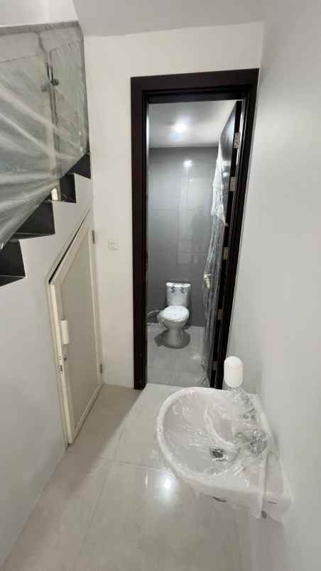 rumah besar minimalis pakuwon city grand island