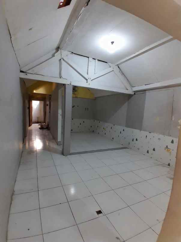 rumah bisa buat kost di kalicari palebon strategis