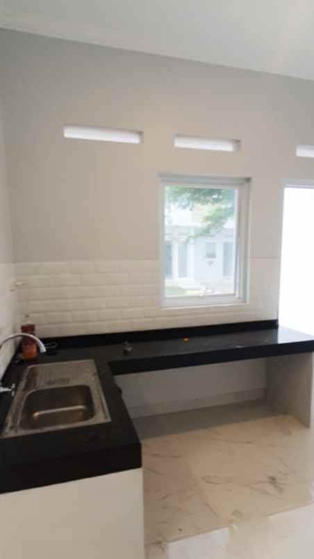 rumah cantik 2 lantai di deplu larangan tangerang