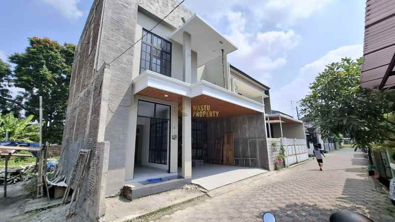 rumah cantik 2 lantai di perumahan jakal dekat palagan