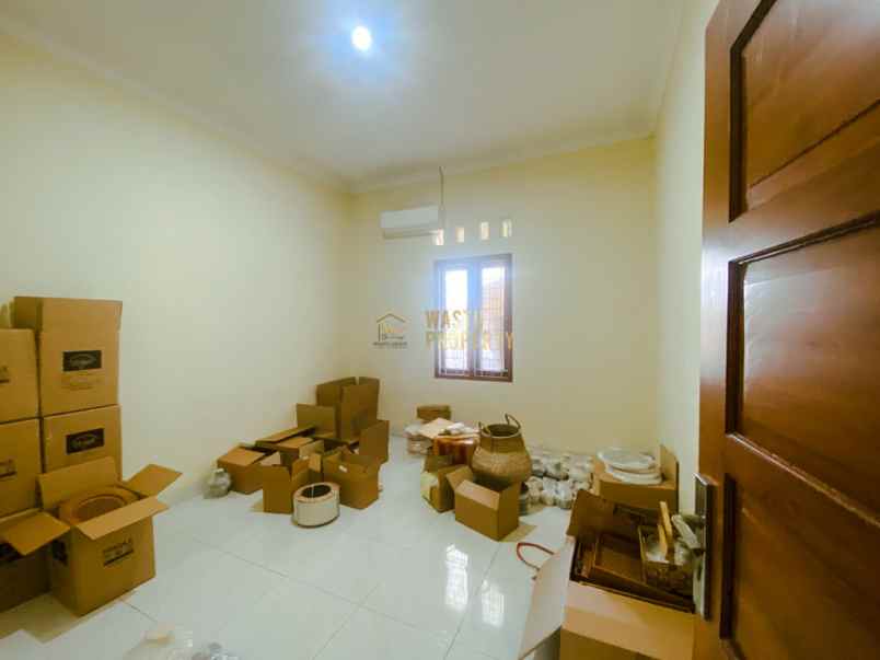 rumah cantik dekat stadion maguwoharjo plaza ambarukmo