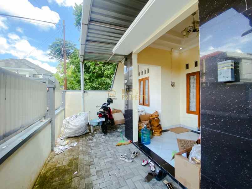 rumah cantik dekat stadion maguwoharjo plaza ambarukmo