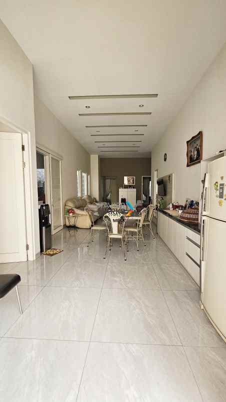 rumah cantik manyar jaya full furnished siap huni