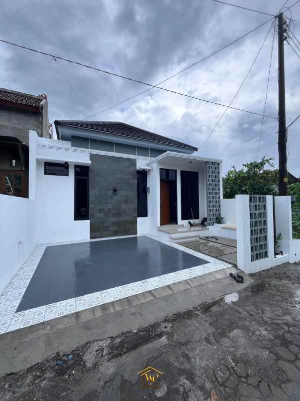 rumah cantik nyaman lokasi strategis dekat kampus uii