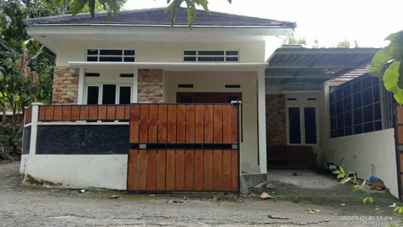 rumah cantik siap huni dekat lapangan kasihan bantul