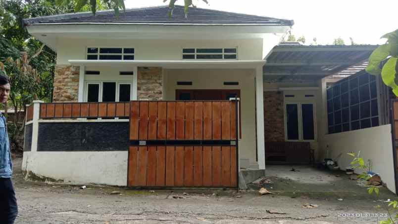rumah cantik siap huni dekat lapangan kasihan bantul