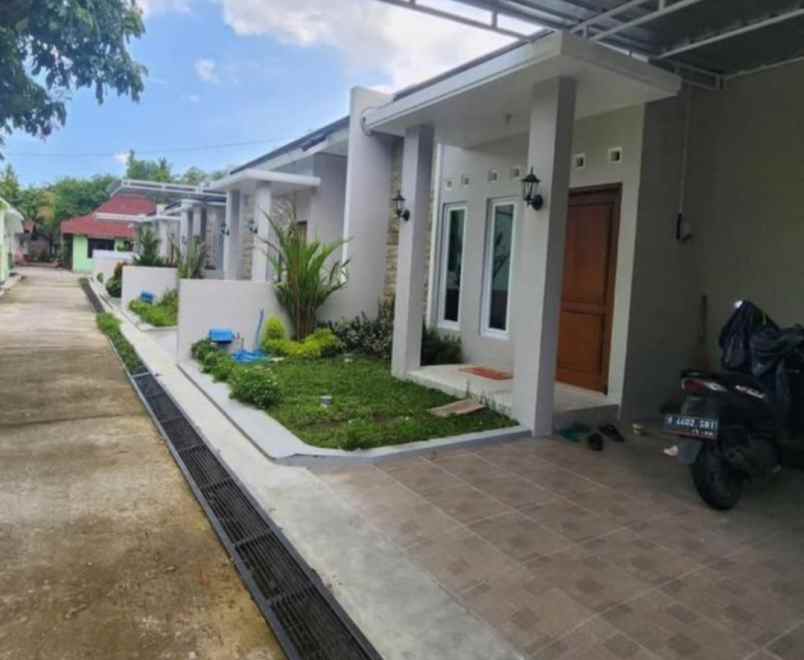 rumah cluster cantik di jl godean km 14 moyudan sleman