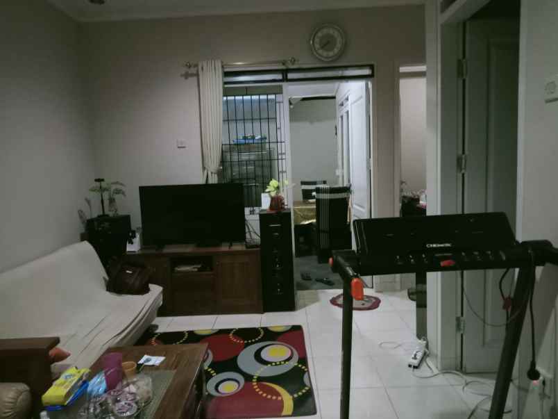 rumah dalam komplek bumi panyawangan bandung timur