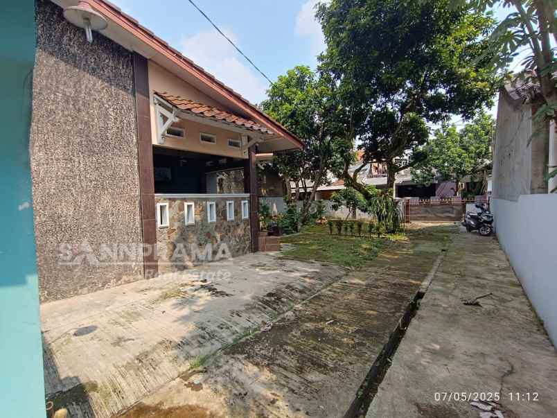 rumah dengan tanah luas di belakang margo city depok
