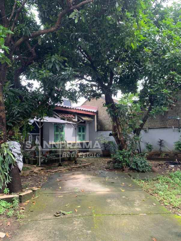 rumah dengan tanah luas di belakang margo city depok