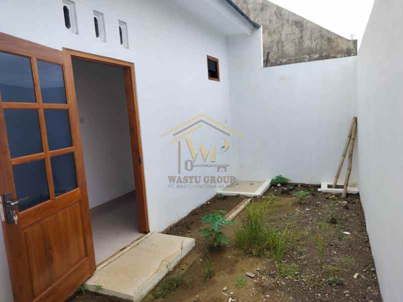 rumah desain modern cantik di godean