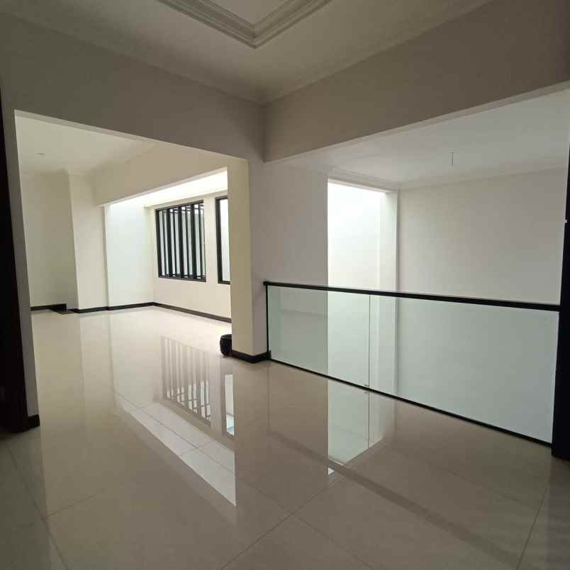 rumah dharmahusada utara siap huni 2 lantai